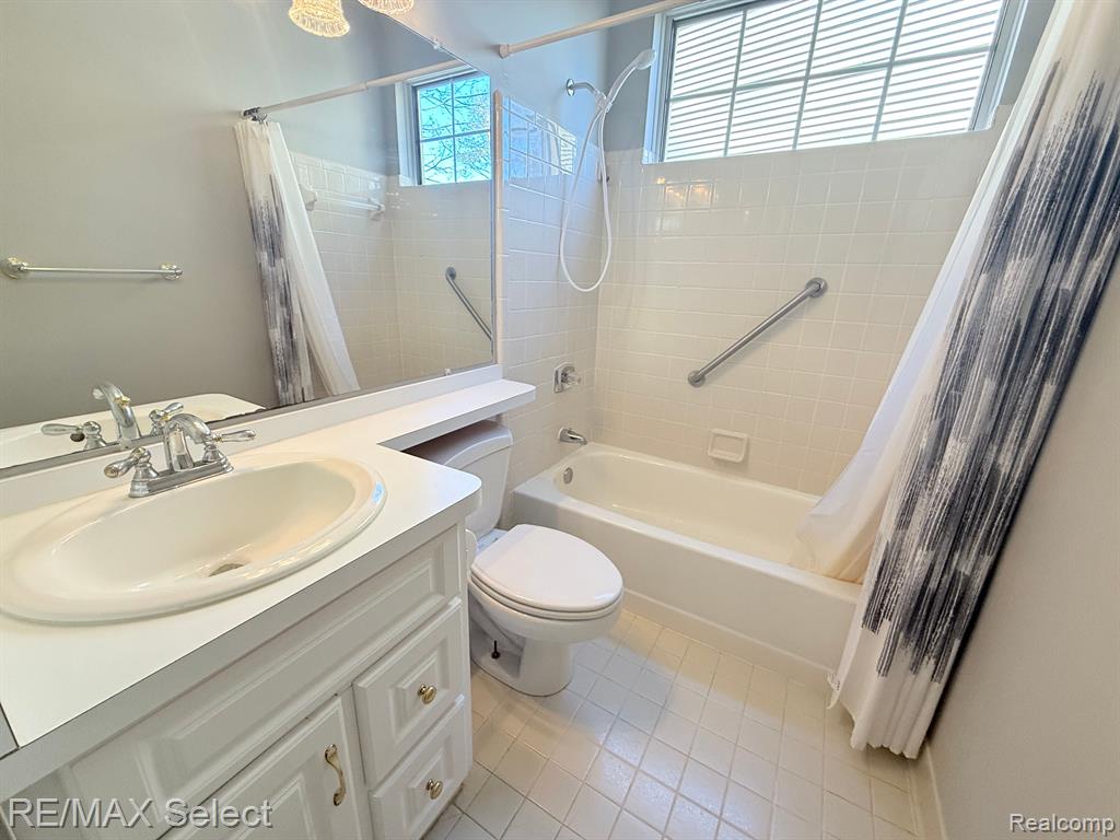 880 WHISPERWOOD Trail, Fenton, MI 48430 — Photo 13