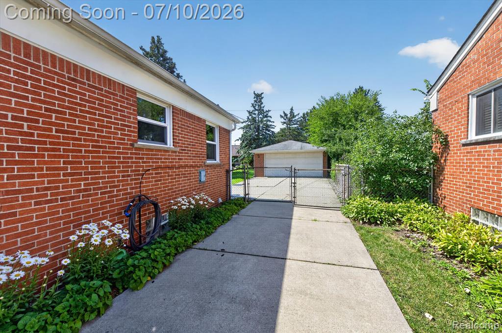 8599 Cardwell Street, Westland, MI — Photo 32