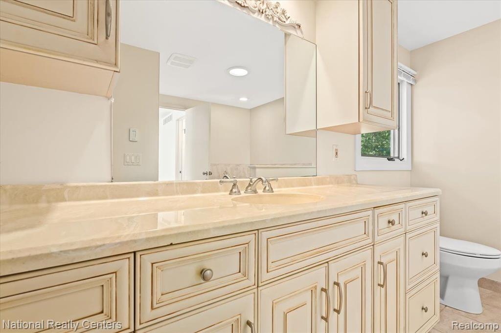 4258 WESTOVER Drive, West Bloomfield, MI 48323 — Photo 41