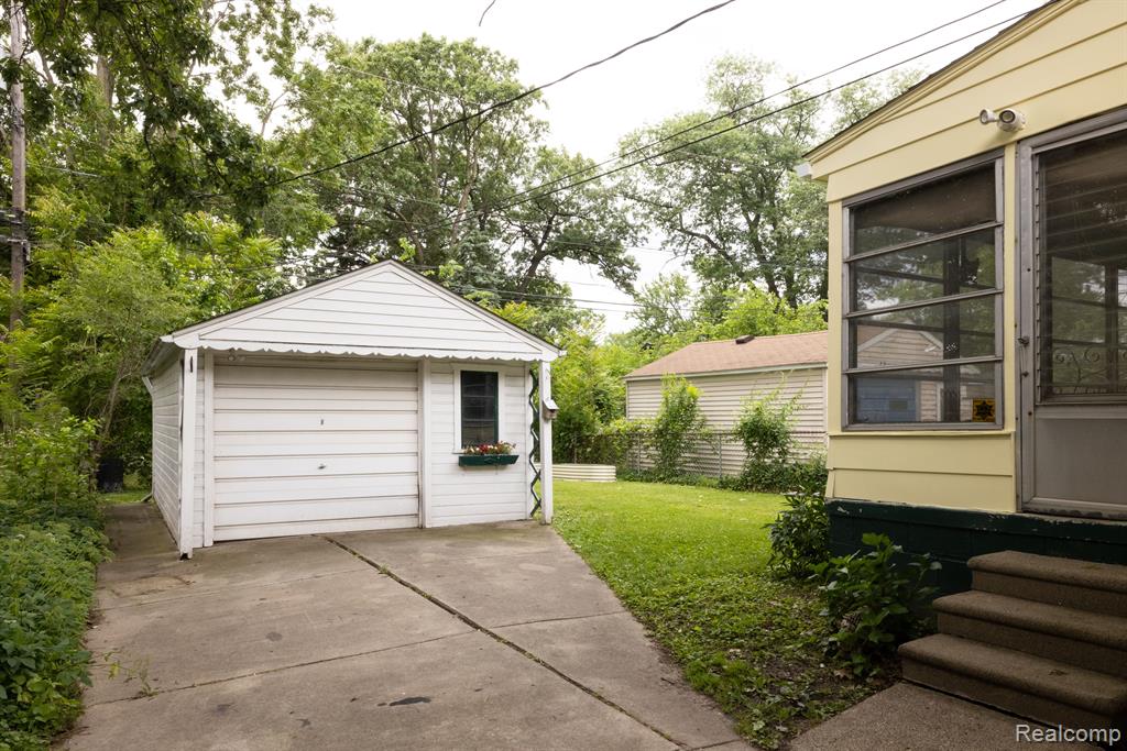 395 W CHESTERFIELD Street, Ferndale, MI 48220 — Photo 6