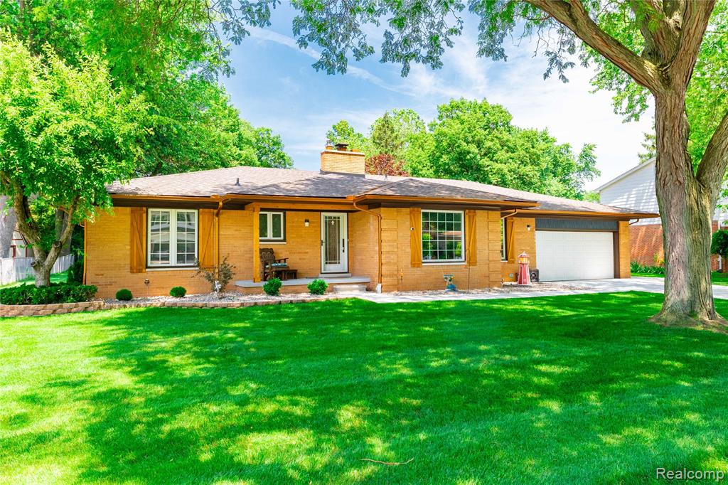 8366 Glengarry Road, Grosse Ile, MI 48138 — Photo 3