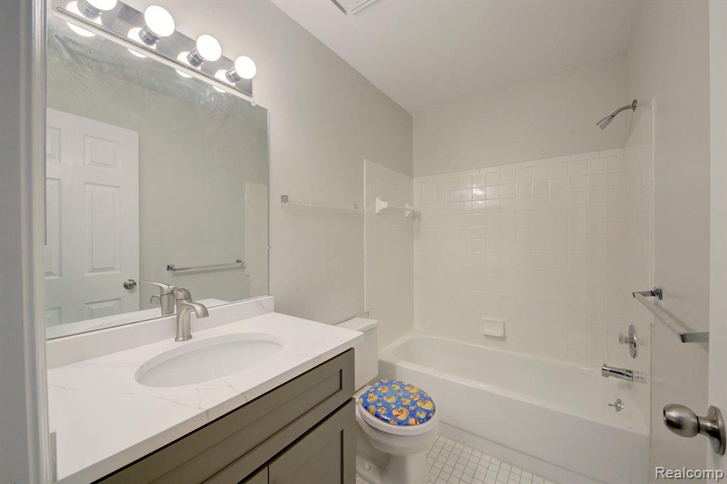 42489 Lilley Pointe Drive, Canton, MI 48187 — Photo 17