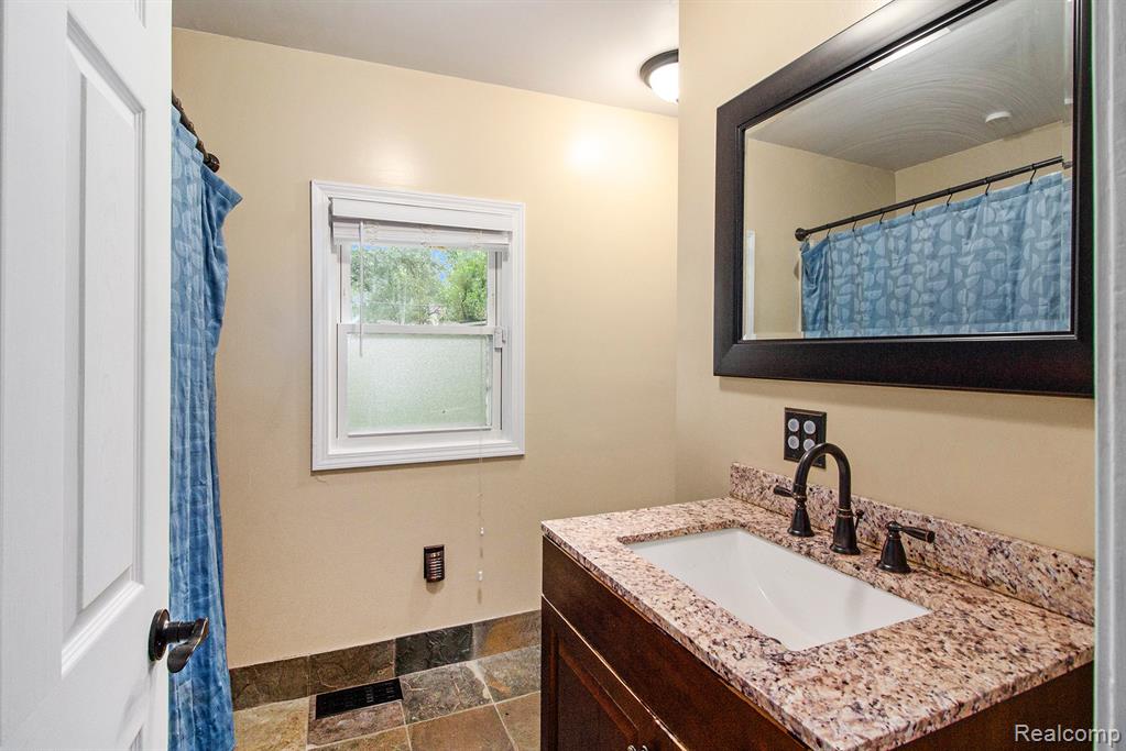 770 Brushwood Drive, Wolverine Lake, MI 48390 — Photo 7