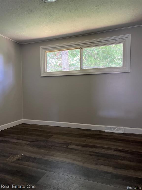 9120 GROVE Drive, Whitmore Lake, MI 48189 — Photo 22