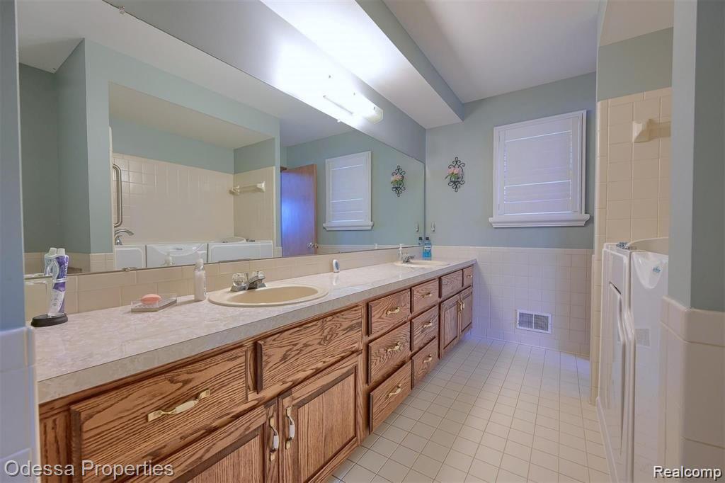 16185 24 MILE Road, Macomb, MI 48042 — Photo 24