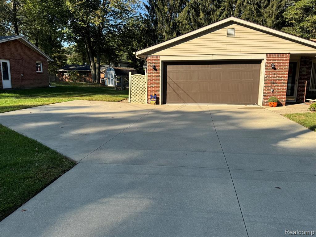 7665 Apache Trail Road, Temperance, MI 48182 — Photo 42