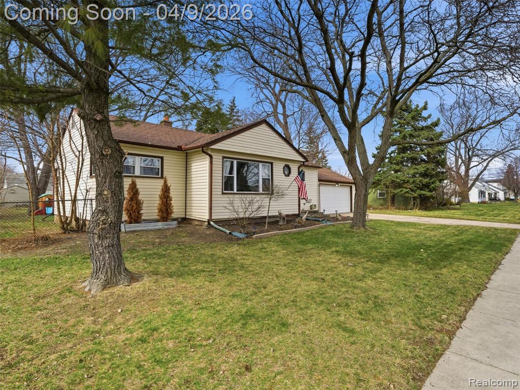 23151 Schroeder Avenue, Eastpointe, MI 48021 — Photo 2