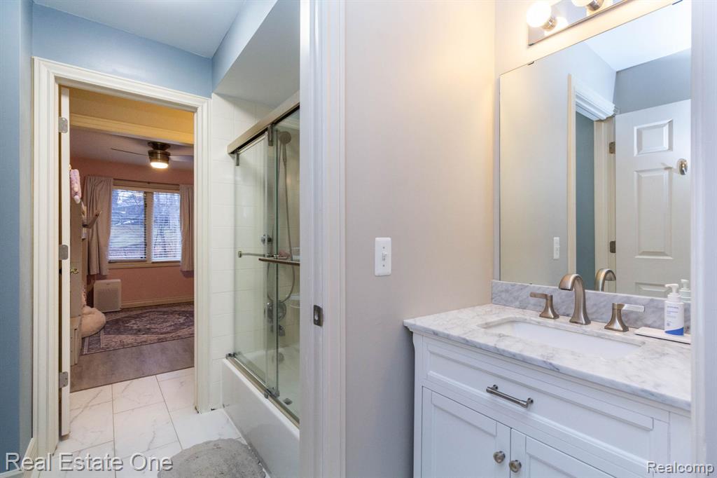 6536 Chatham Circle, Rochester Hills, MI 48306 — Photo 40
