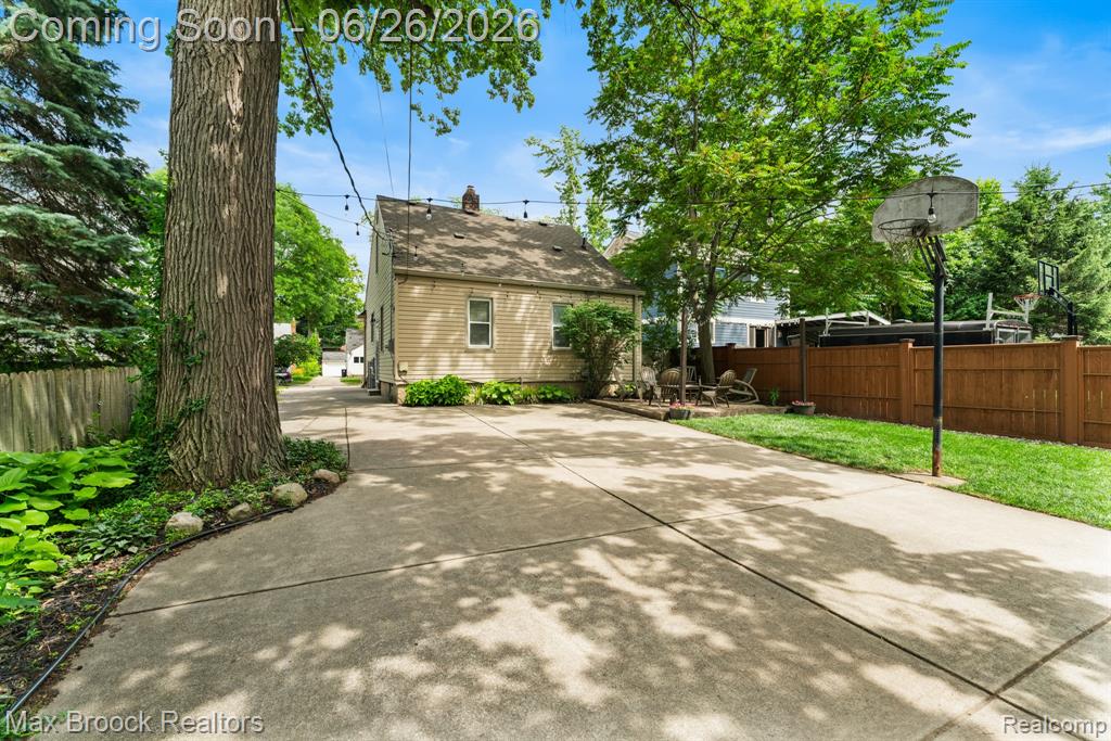 618 S Gainsborough Avenue, Royal Oak, MI 48067 — Photo 25