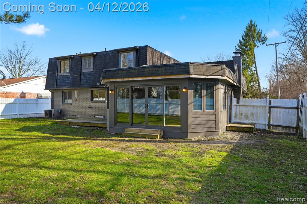 18878 Sunbright Avenue, Lathrup Village, MI 48076 — Photo 26