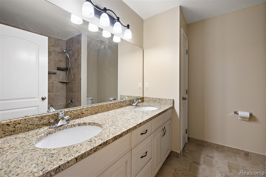 46267 Terrace Drive, Shelby Twp, MI 48317 — Photo 38