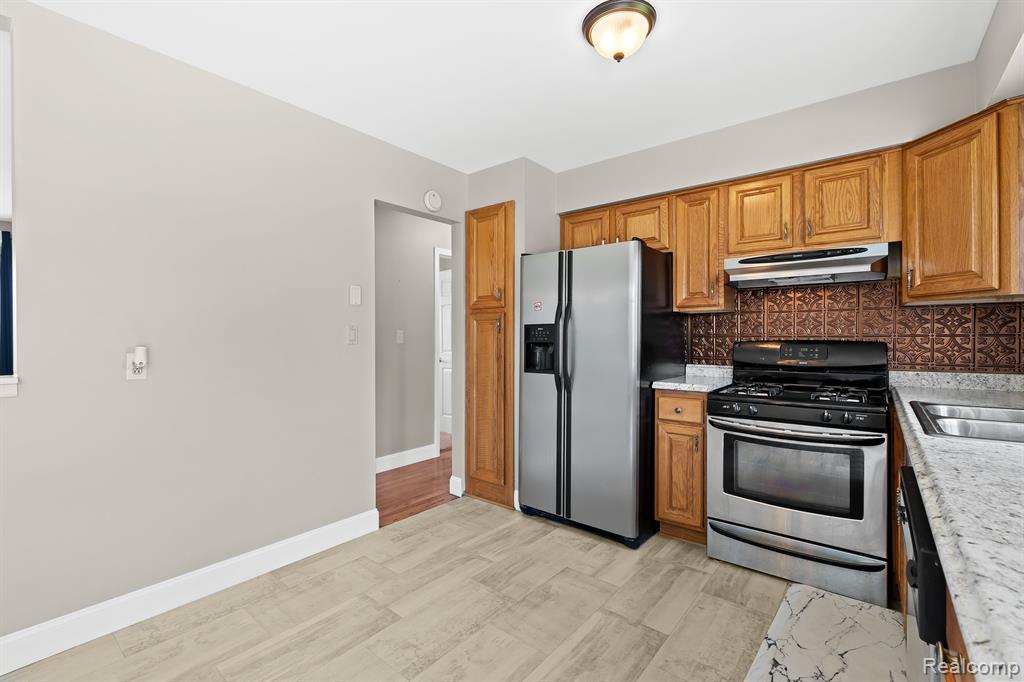 10563 N OAK Drive, Ferndale, MI 48220 — Photo 7