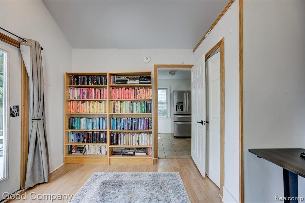 573 E Oakridge Street, Ferndale, MI 48220 — Photo 15