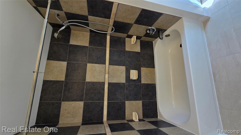 3148 Woodlawn Street, Commerce Twp, MI 48390 — Photo 22
