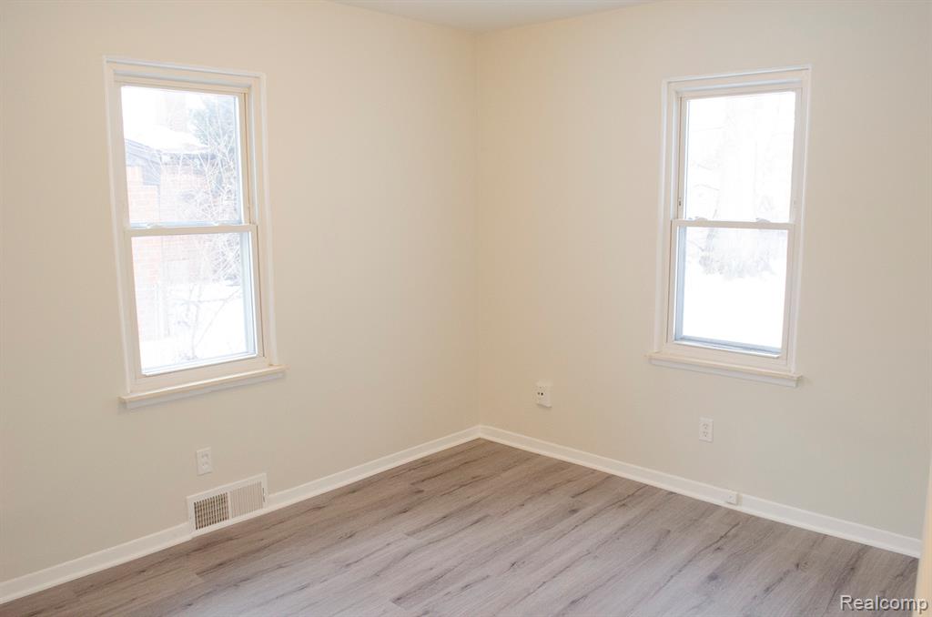 5850 Deering Street, Garden City, MI — Photo 22