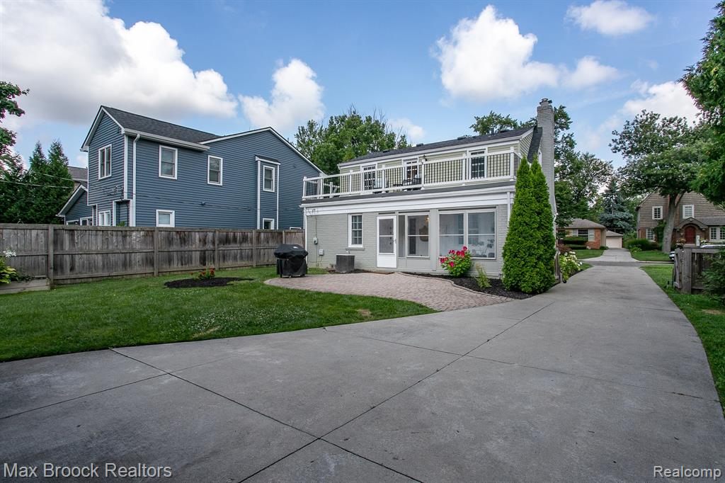 10475 Vernon Avenue, Huntington Woods, MI — Photo 57
