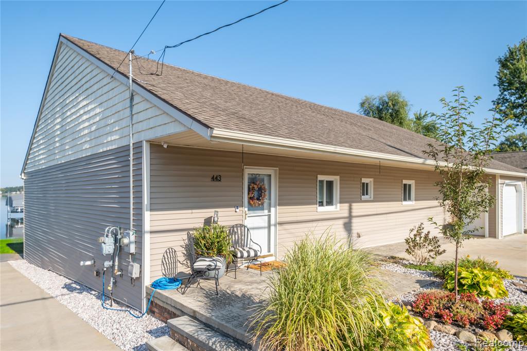 443 E Shore Drive, Whitmore Lake, MI 48189 — Photo 37