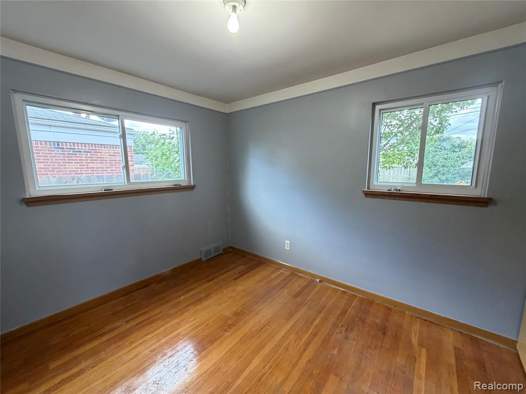 3952 Katherine Street, Dearborn Heights, MI 48125 — Photo 10