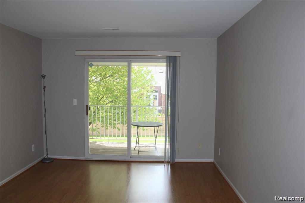 4428 Berkshire Dr, Sterling Heights, MI 48314 — Photo 9