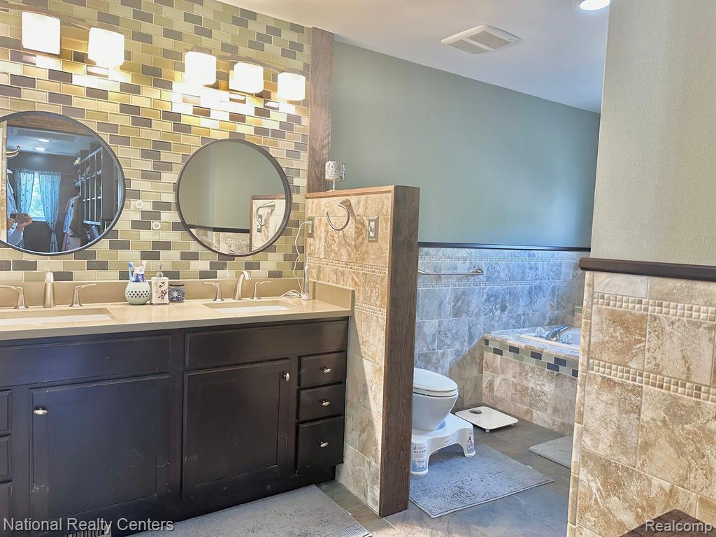 599 PHEASANT WOODS DR, Canton, MI 48188 — Photo 17