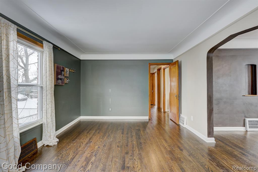 8460 Kenberton Drive, Oak Park, MI 48237 — Photo 8