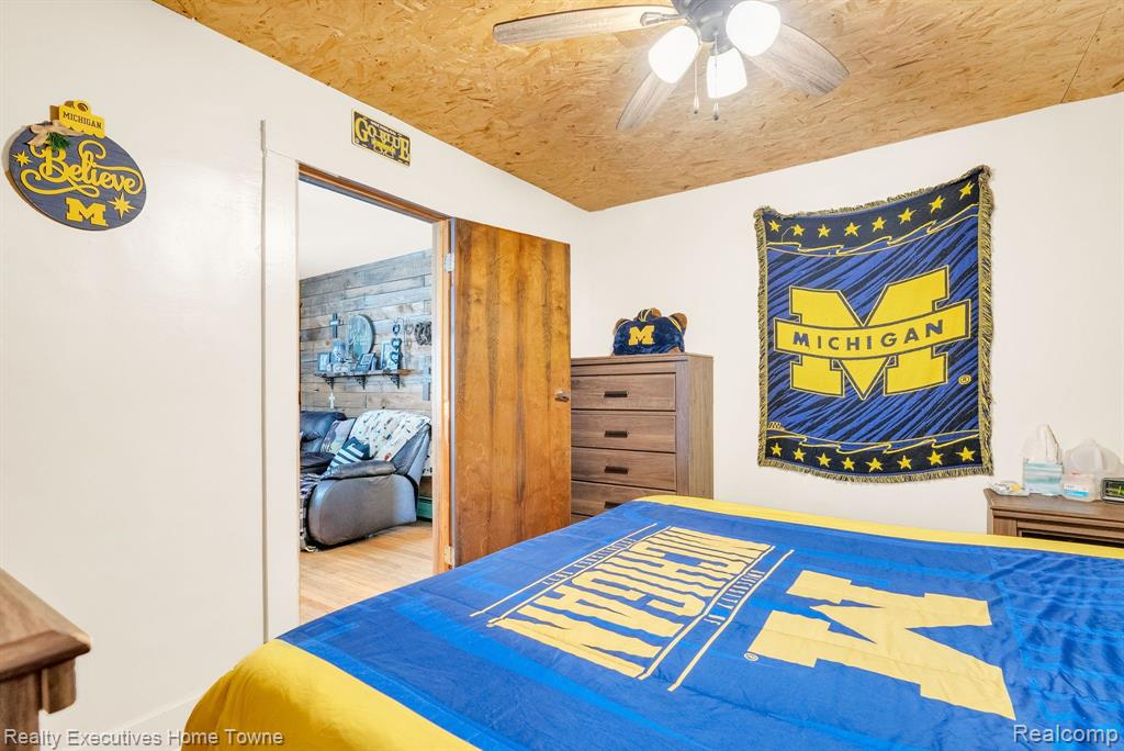 5086 STATE Road, Fort Gratiot, MI 48059 — Photo 18