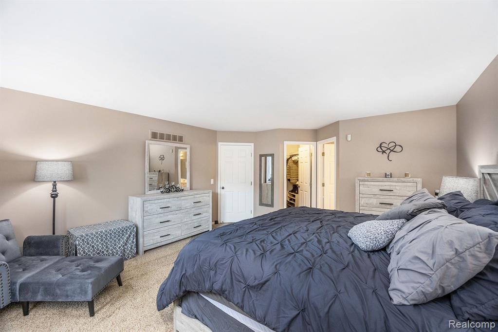 55670 PARKVIEW Drive, Shelby Twp, MI 48316 — Photo 21