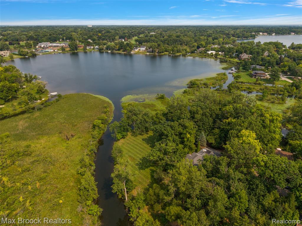 Property photo for 1574 Indianwood Court, Bloomfield Hills, MI 48302