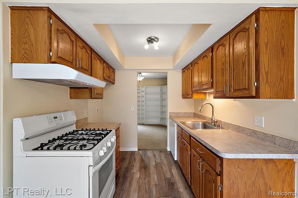 418 WILLOW GROVE Lane, Rochester Hills, MI 48307 — Photo 18