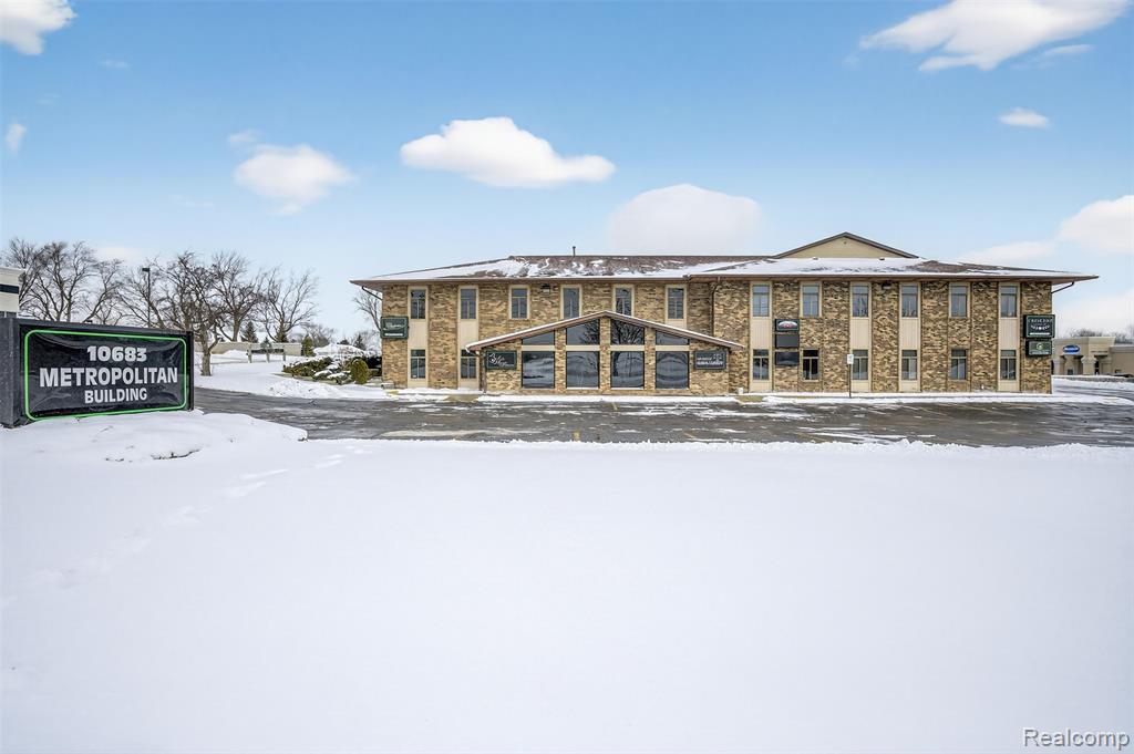 10683 S SAGINAW Street, Grand Blanc, MI 48439