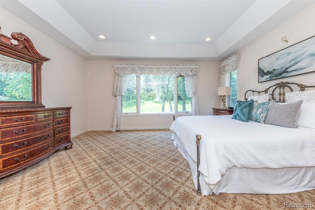 5003 HICKORY POINTE Drive, Orchard Lake Village, MI 48323 — Photo 39