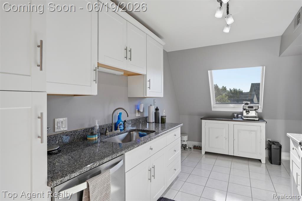 42374 Lochmoor Street, Clinton Twp, MI 48038 — Photo 3