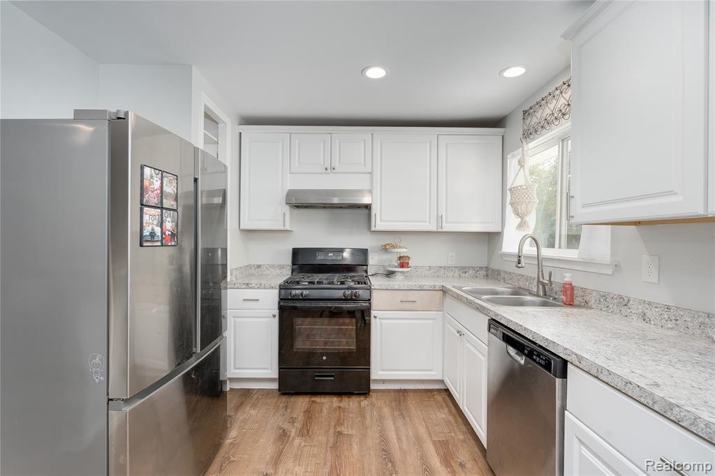 9115 Maplewood Drive, Clio, MI 48420 — Photo 12