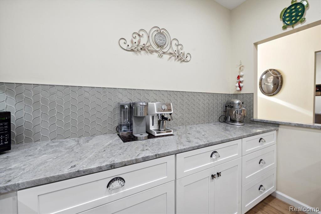 31187 LIVINGSTON Drive, Novi, MI 48377 — Photo 11