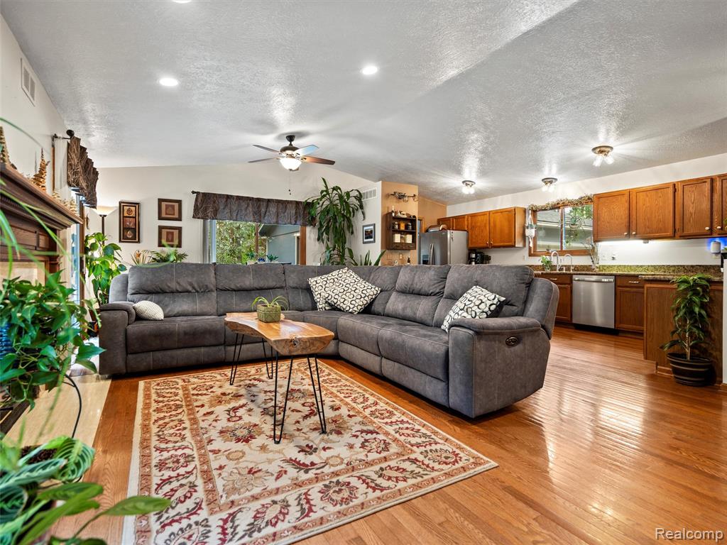 370 Wolfe Road, Ortonville, MI 48462 — Photo 33