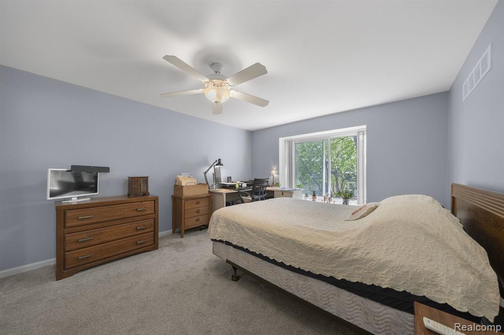 29960 CITY CENTER Drive, 2, Warren, MI 48093 — Photo 15