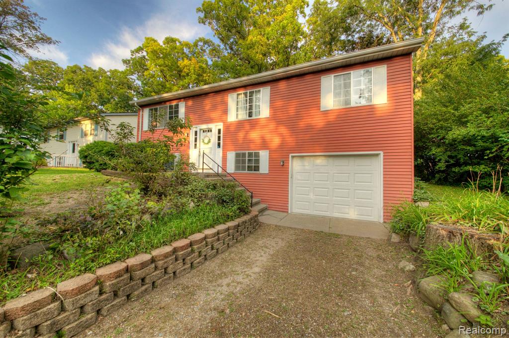 5221 VAN WINKLE Street, Brighton, MI 48116 — Photo 2