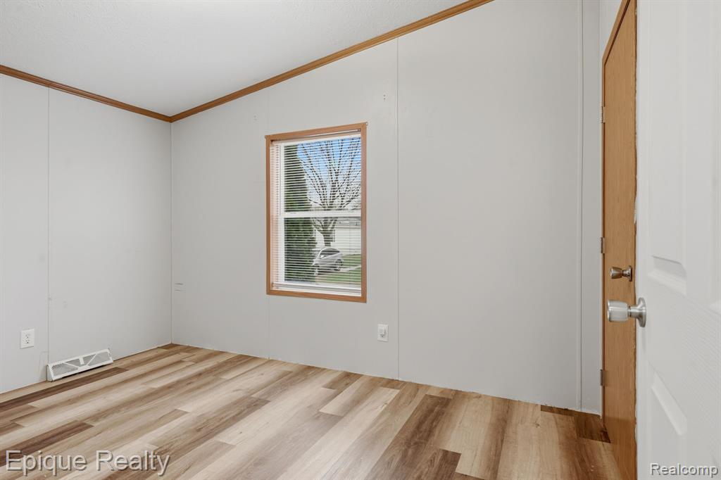 310 Greenwood, Wixom, MI 48393 — Photo 20