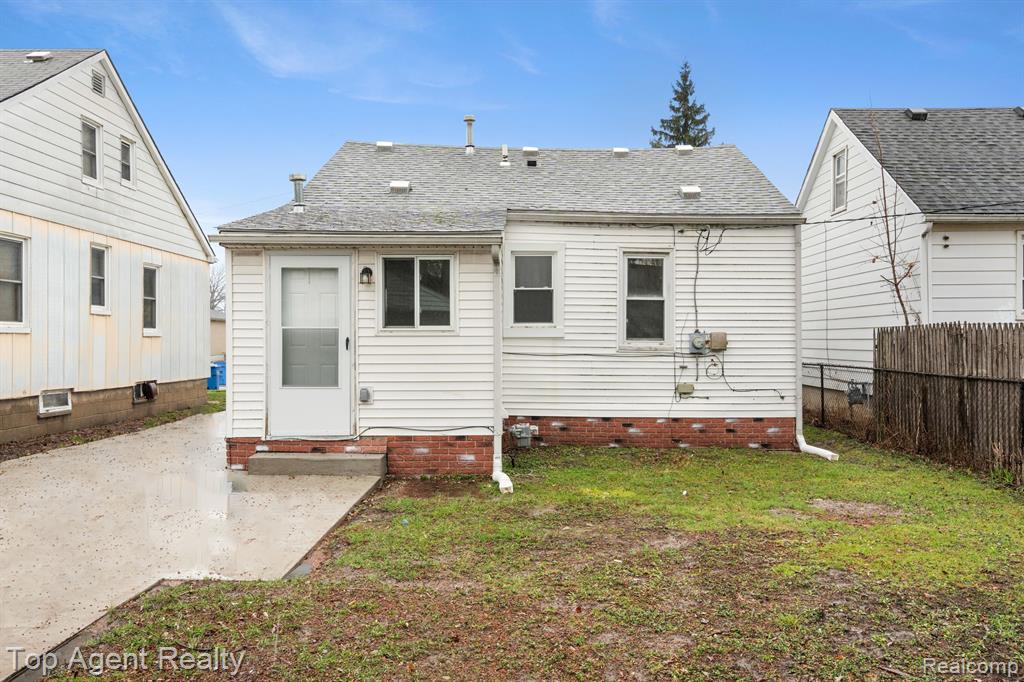 8684 LOZIER Avenue, Warren, MI 48089 — Photo 17