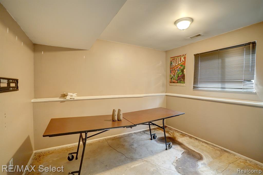 5176 BIRCHCREST Drive, Swartz Creek, MI 48473 — Photo 12