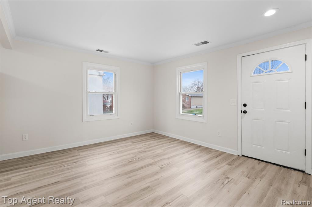 8684 LOZIER Avenue, Warren, MI 48089 — Photo 5
