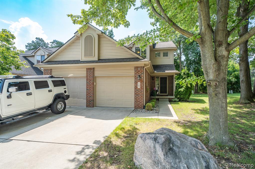 7183 Magnolia Lane, Waterford, MI 48327 — front exterior