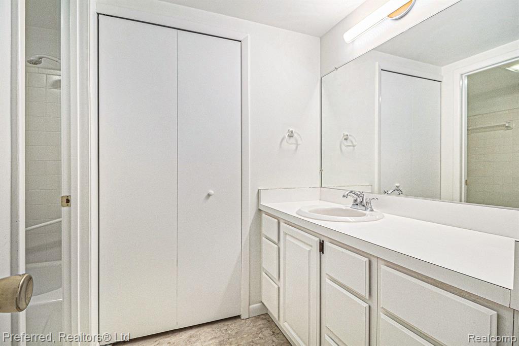 2125 NATURE COVE Court, 101, Ann Arbor, MI 48104 — Photo 20