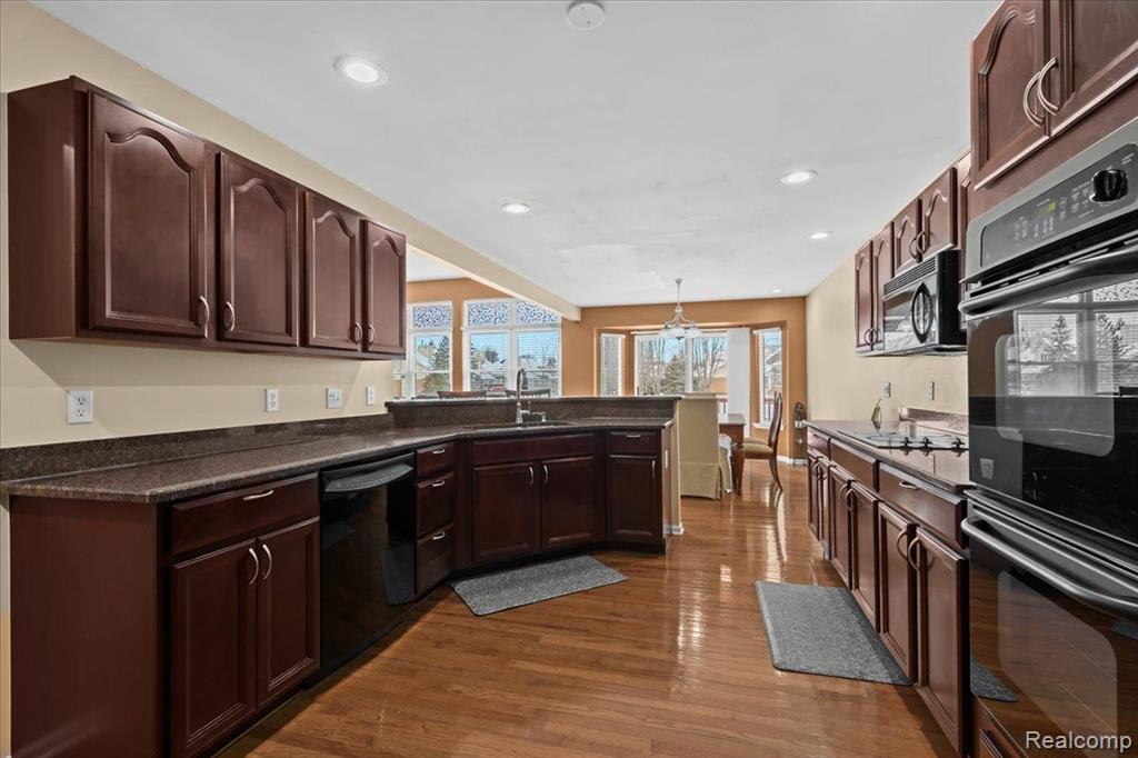 49407 N Glacier, Northville, MI 48168 — Photo 3