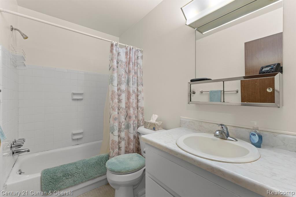 1852 COLONIAL VILLAGE Way, 3, Waterford, MI 48328 — Photo 19