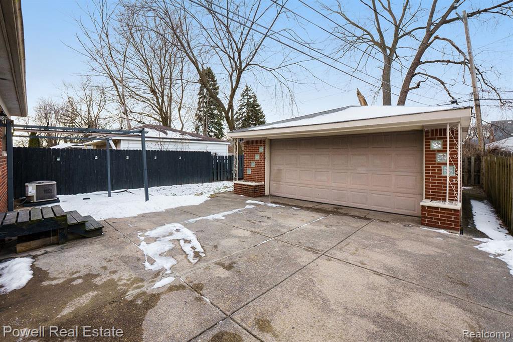 9351 WINSTON, Redford, MI 48239 — Photo 32