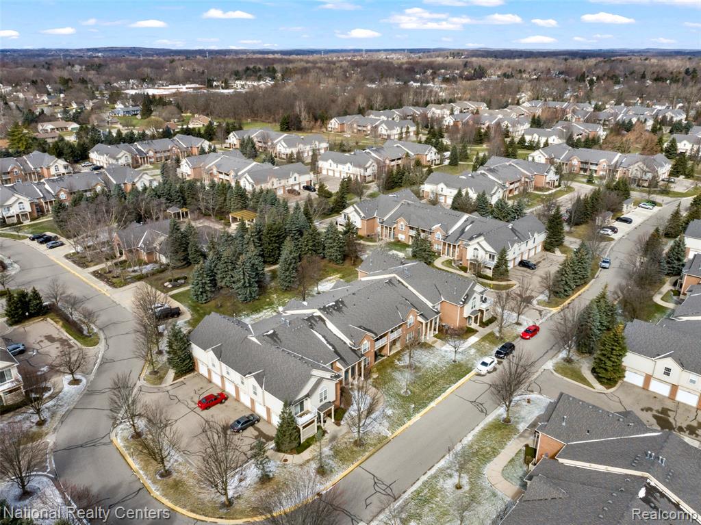 7201 Farmingdale Lane, Walled Lake, MI 48390 — Photo 36