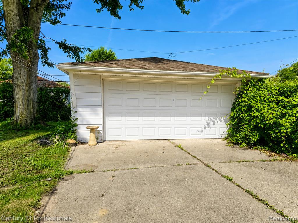 8563 Centralia Street, Dearborn Heights, MI 48127 — Photo 19
