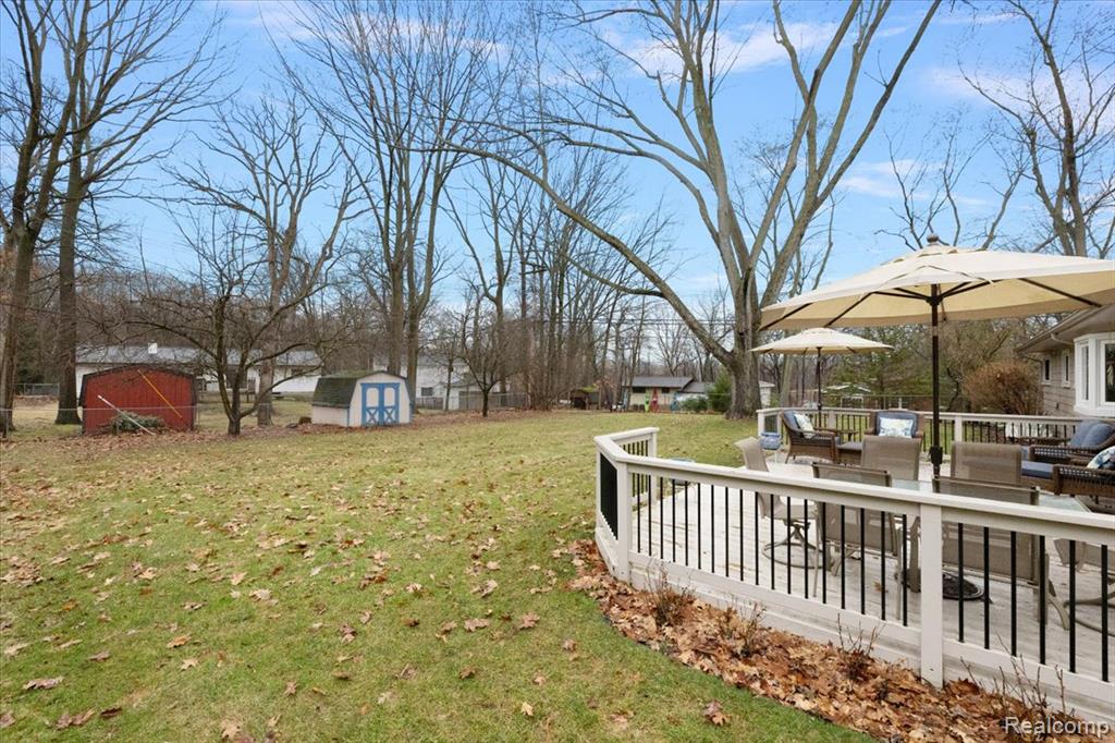 4399 Midrow Road, Waterford, MI 48329 — Photo 36
