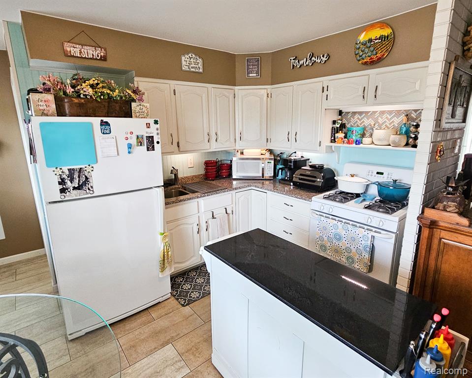 456 CARDINAL Drive, Marysville, MI 48040 — Photo 10